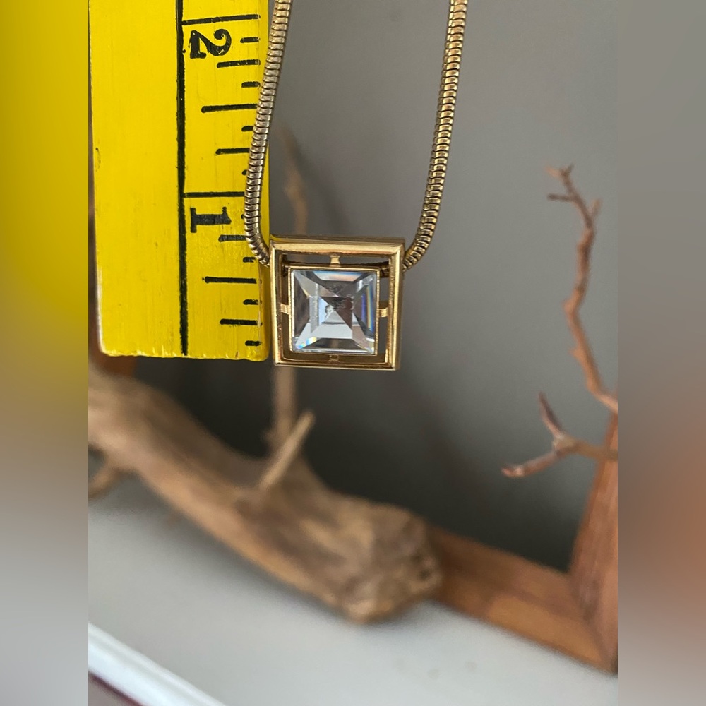 Vintage Avon Gold Tone Crystal Square Pendant Snake Chain Necklace - Picture 3 of 5